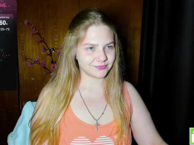 Emma-Frizea live cam on BongaCams