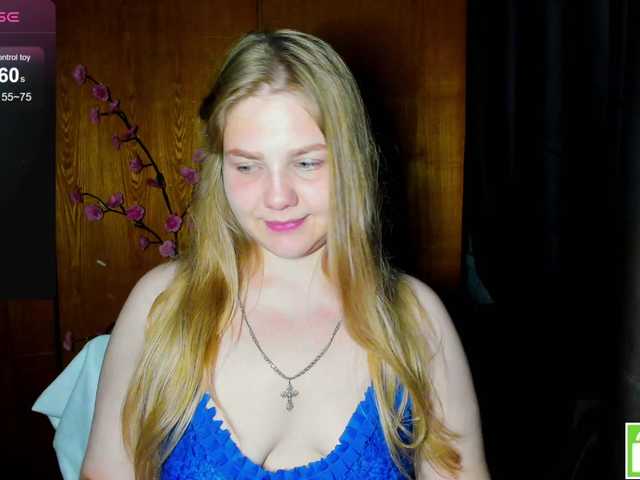 Emma-Frizea live cam on BongaCams