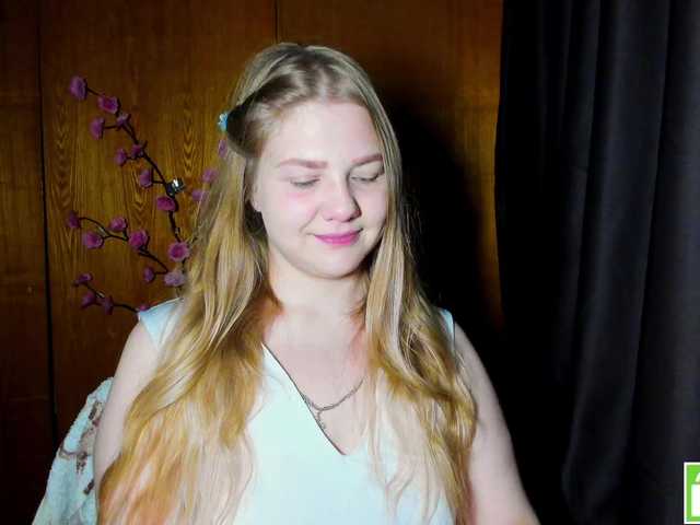 Emma-Frizea live cam on BongaCams
