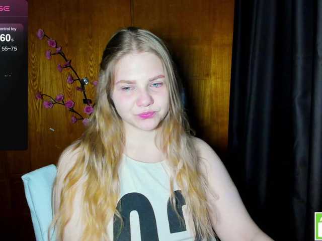 Emma-Frizea live cam on BongaCams