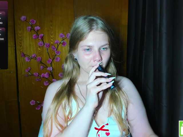 Emma-Frizea live cam on BongaCams