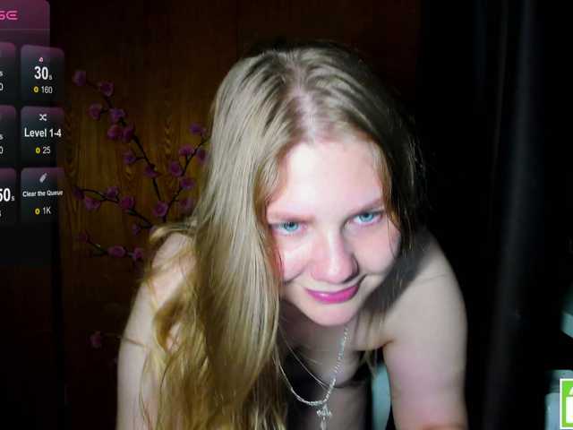 Emma-Frizea live cam on BongaCams