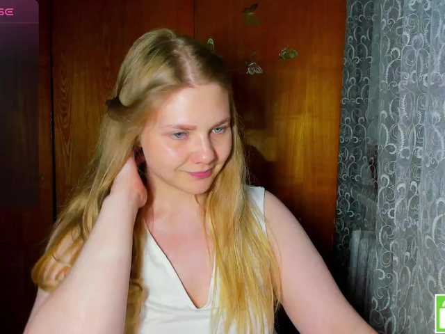 Emma-Frizea live cam on BongaCams