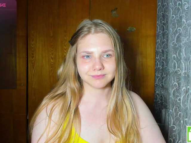 Emma-Frizea live cam on BongaCams