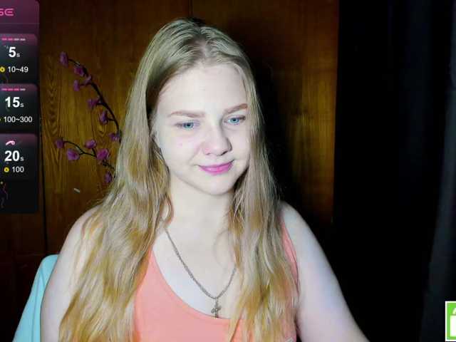 Emma-Frizea live cam on BongaCams