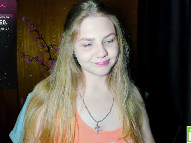 Emma-Frizea live cam on BongaCams