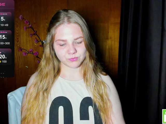 Emma-Frizea live cam on BongaCams