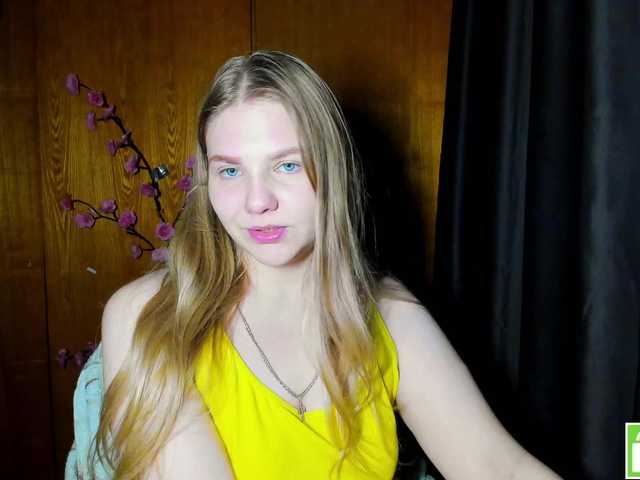 Emma-Frizea live cam on BongaCams