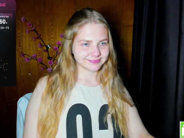 Emma-Frizea live cam on BongaCams