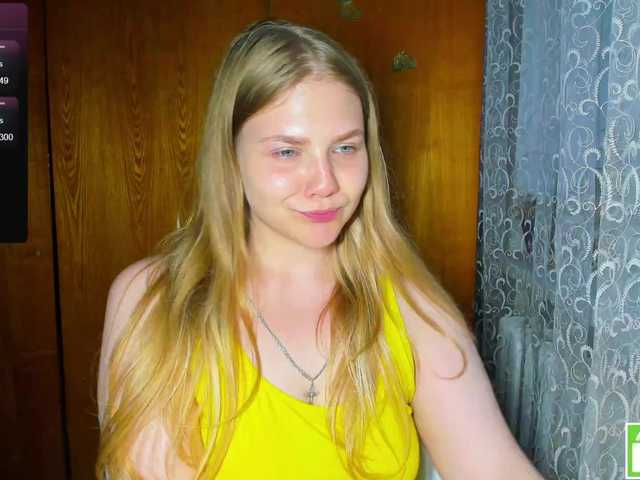 Emma-Frizea live cam on BongaCams