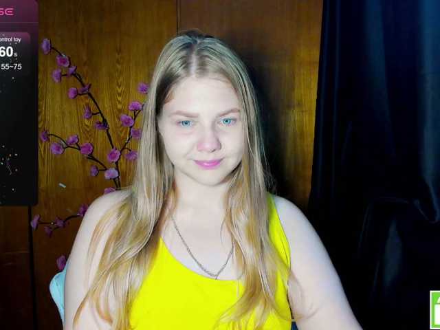 Emma-Frizea live cam on BongaCams