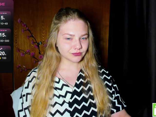 Emma-Frizea live cam on BongaCams