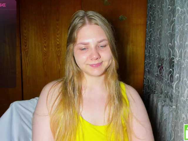 Emma-Frizea live cam on BongaCams