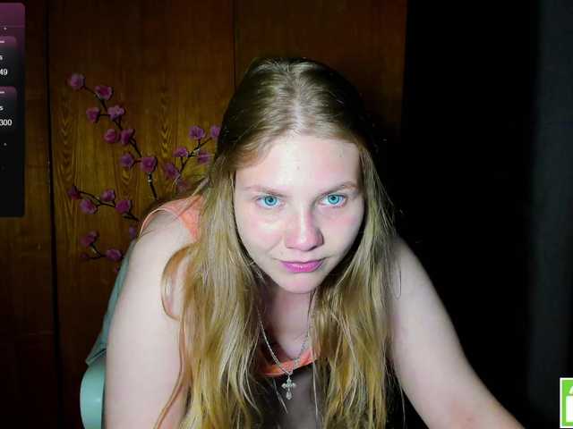 Emma-Frizea live cam on BongaCams