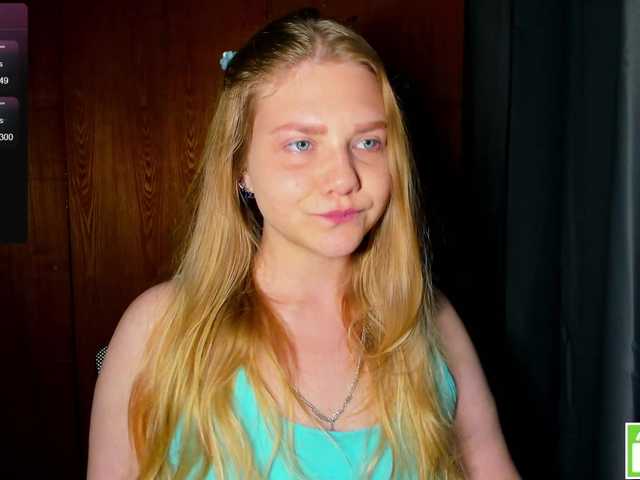 Emma-Frizea live cam on BongaCams