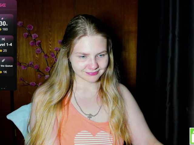 Emma-Frizea live cam on BongaCams