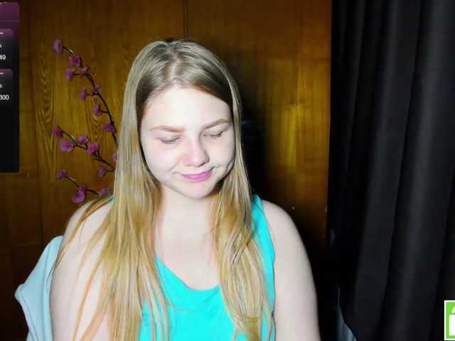 Emma-Frizea live cam on BongaCams