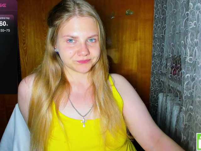 Emma-Frizea live cam on BongaCams