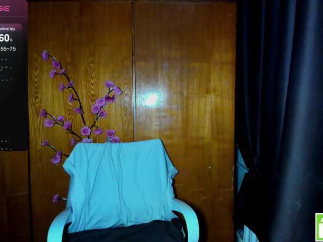Emma-Frizea live cam on BongaCams