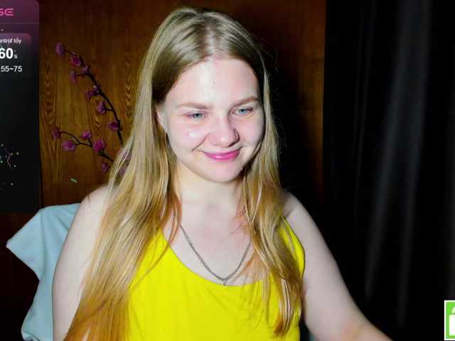 Emma-Frizea live cam on BongaCams