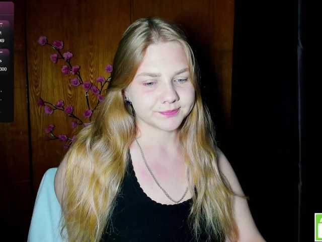 Emma-Frizea live cam on BongaCams