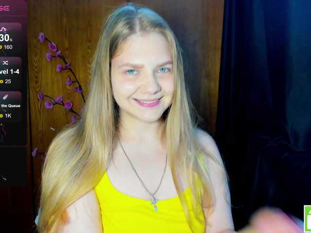 Emma-Frizea live cam on BongaCams