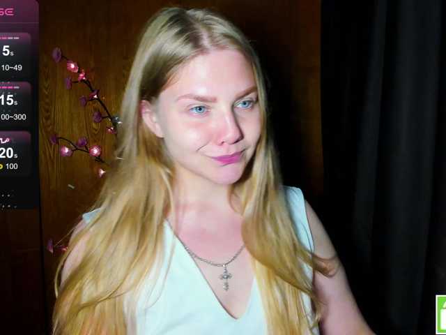 Emma-Frizea live cam on BongaCams