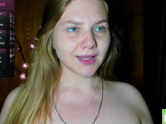 Emma-Frizea live cam on BongaCams