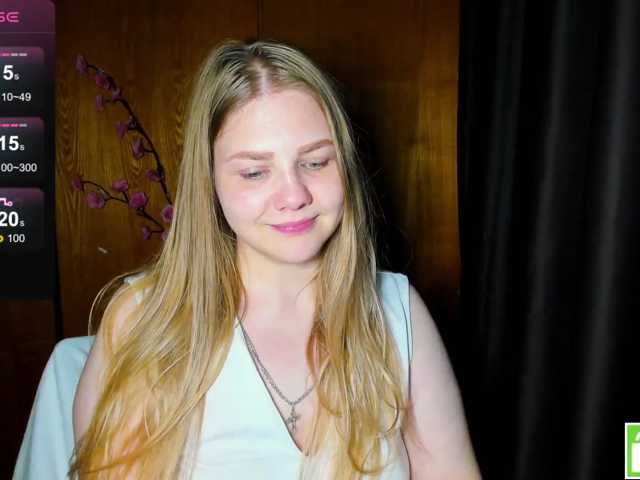 Emma-Frizea live cam on BongaCams
