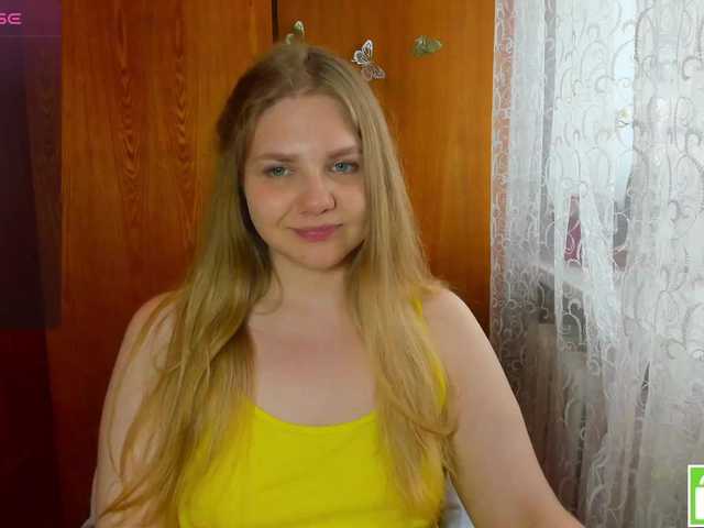 Emma-Frizea live cam on BongaCams