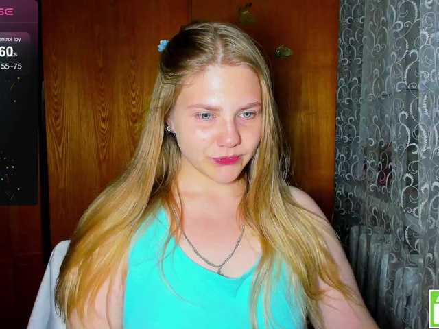 Emma-Frizea live cam on BongaCams
