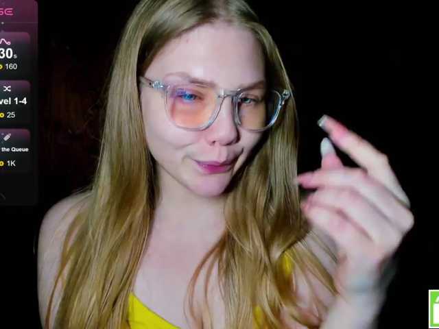 Emma-Frizea live cam on BongaCams