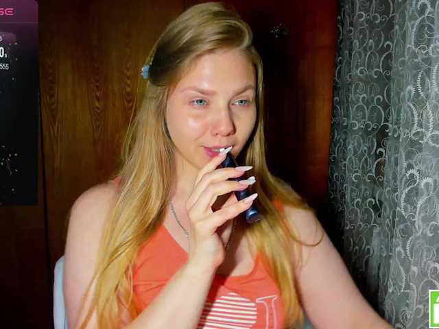 Emma-Frizea live cam on BongaCams