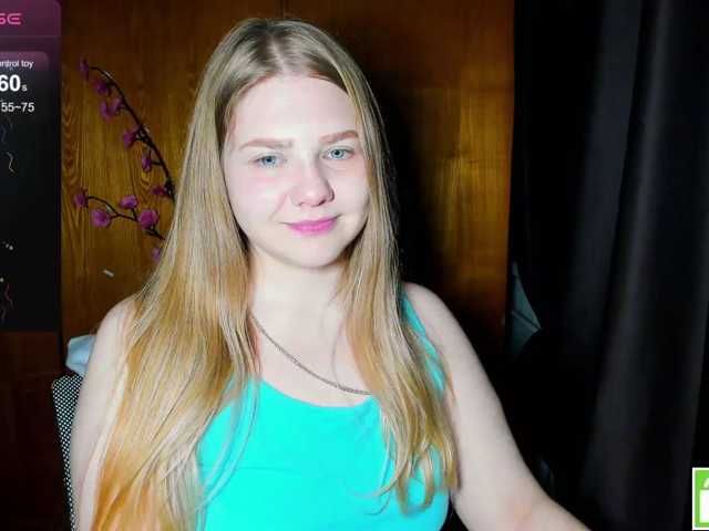 Emma-Frizea live cam on BongaCams