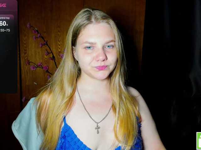Emma-Frizea live cam on BongaCams