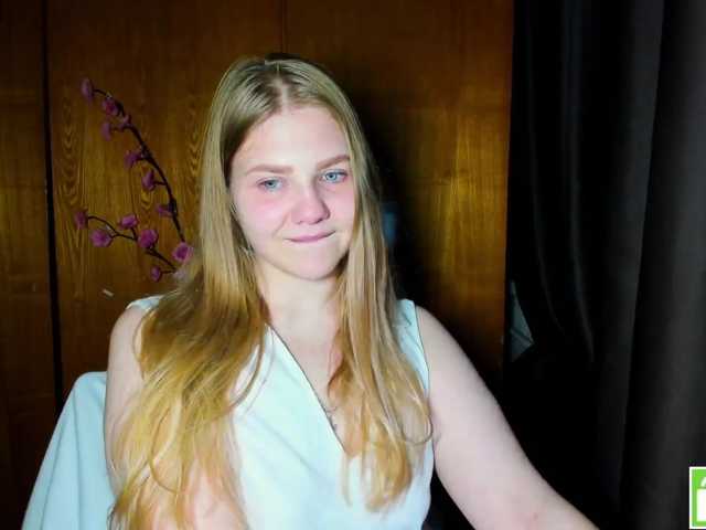 Emma-Frizea live cam on BongaCams