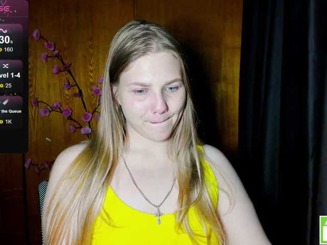 Emma-Frizea live cam on BongaCams