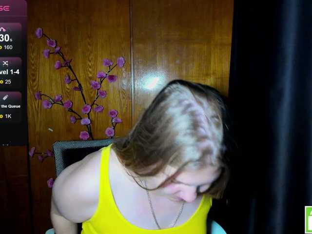 Emma-Frizea live cam on BongaCams