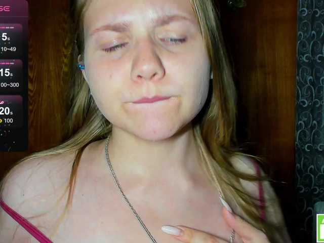 Emma-Frizea live cam on BongaCams