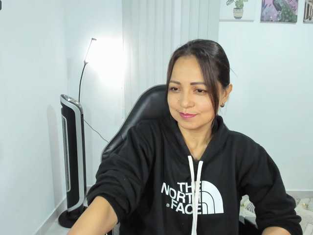Carlin1511 live cam on BongaCams