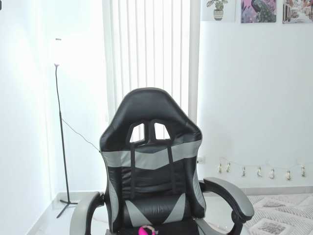 Carlin1511's BongaCams show and profile