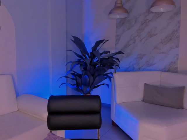 le modèle CandaseRussell est en webcam porno dans un show sur le site bongacams, il possède les tags suivants: Latino/Hispanic,Brunette,Shaved