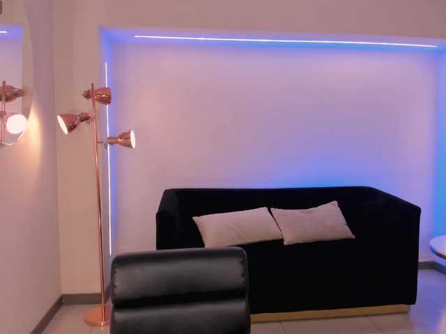 CandaseRussell live cam on BongaCams