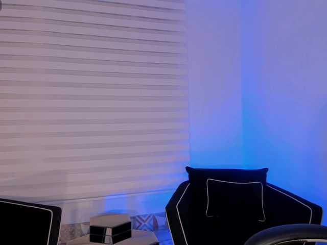 CandaseRussell live cam on BongaCams