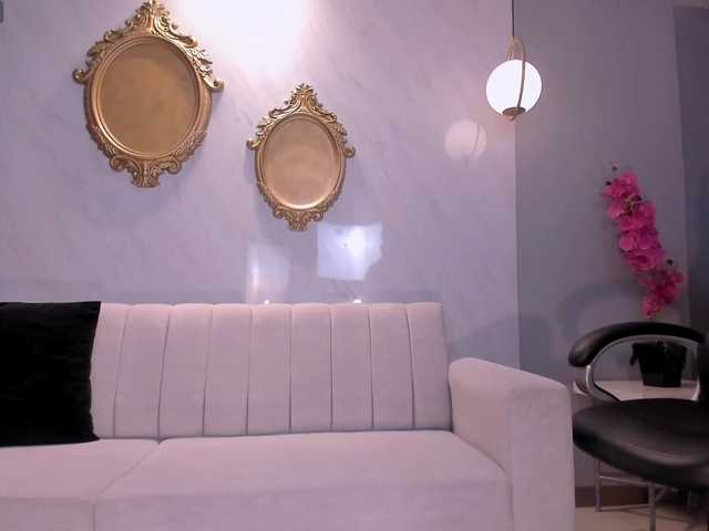 le modèle AmaliaCruss est en webcam porno dans un show sur le site bongacams, il possède les tags suivants: Latino/Hispanic,Brunette,Trimmed