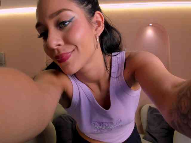 AmaliaCruss webcam