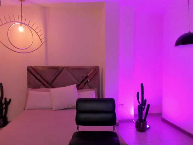 MaiaCollins1's BongaCams show and profile