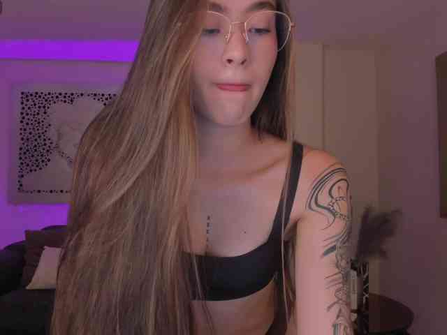 MaiaCollins1 webcam