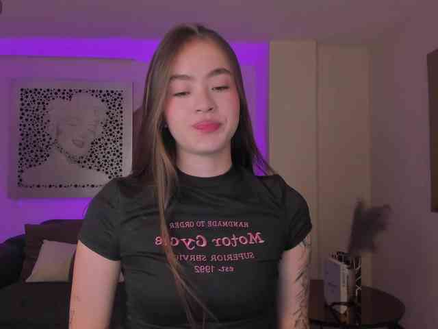 MaiaCollins1 webcam