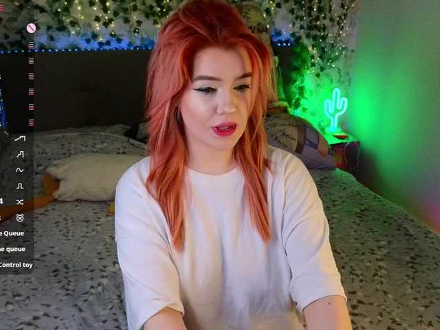 RedVelveten's BongaCams show and profile